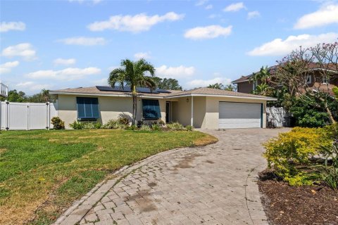 House in Saint Petersburg, Florida 3 bedrooms, 140.75 sq.m. № 1655180 - photo 29