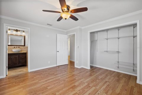 House in Saint Petersburg, Florida 3 bedrooms, 140.75 sq.m. № 1655180 - photo 18