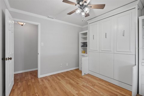 House in Saint Petersburg, Florida 3 bedrooms, 140.75 sq.m. № 1655180 - photo 17