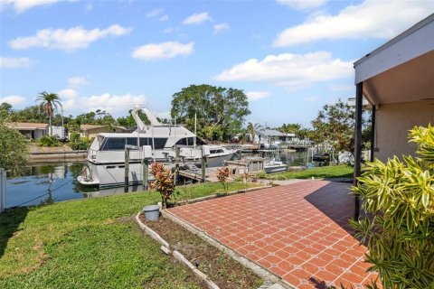 House in Saint Petersburg, Florida 3 bedrooms, 140.75 sq.m. № 1655180 - photo 30