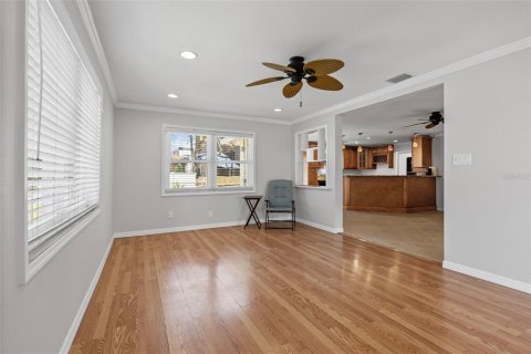 House in Saint Petersburg, Florida 3 bedrooms, 140.75 sq.m. № 1655180 - photo 15