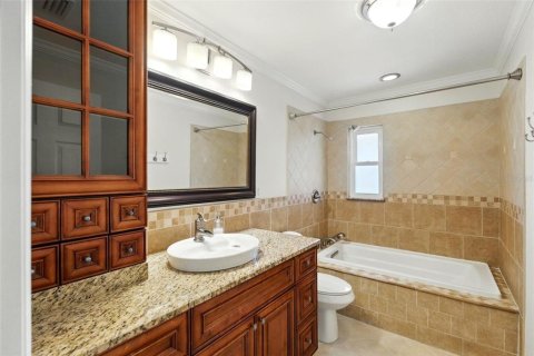 House in Saint Petersburg, Florida 3 bedrooms, 140.75 sq.m. № 1655180 - photo 25
