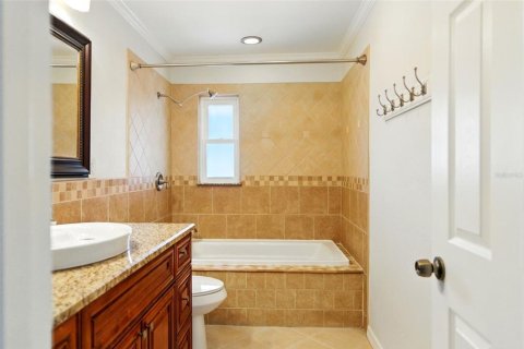 House in Saint Petersburg, Florida 3 bedrooms, 140.75 sq.m. № 1655180 - photo 24