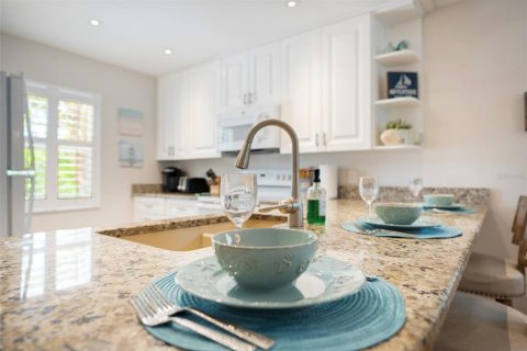 Commercial property in Sarasota, Florida 6 bedrooms, 296.82 sq.m. № 2217083 - photo 11
