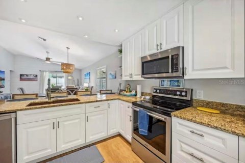 Commercial property in Sarasota, Florida 6 bedrooms, 296.82 sq.m. № 2217083 - photo 7