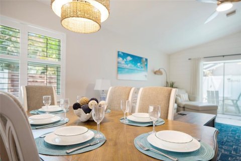 Commercial property in Sarasota, Florida 6 bedrooms, 296.82 sq.m. № 2217083 - photo 17