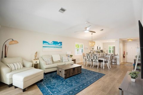 Commercial property in Sarasota, Florida 6 bedrooms, 296.82 sq.m. № 2217083 - photo 18
