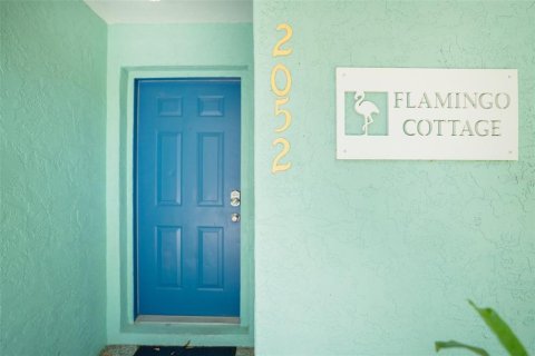 Commercial property in Sarasota, Florida 6 bedrooms, 296.82 sq.m. № 2217083 - photo 4