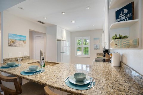 Commercial property in Sarasota, Florida 6 bedrooms, 296.82 sq.m. № 2217083 - photo 10
