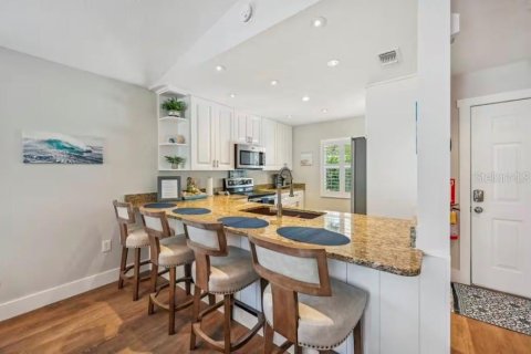 Commercial property in Sarasota, Florida 6 bedrooms, 296.82 sq.m. № 2217083 - photo 9