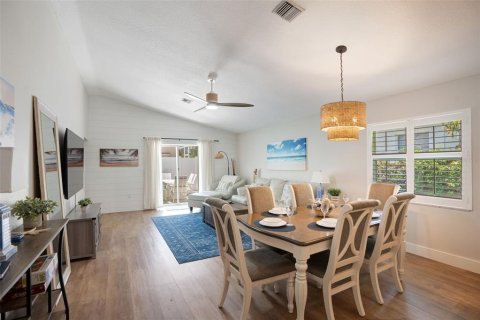 Commercial property in Sarasota, Florida 6 bedrooms, 296.82 sq.m. № 2217083 - photo 21