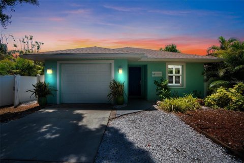 Commercial property in Sarasota, Florida 6 bedrooms, 296.82 sq.m. № 2217083 - photo 5