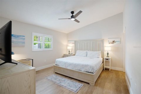Commercial property in Sarasota, Florida 6 bedrooms, 296.82 sq.m. № 2217083 - photo 25