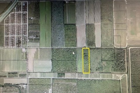 Commercial property in Miami-Dade, Florida № 1710622 - photo 1