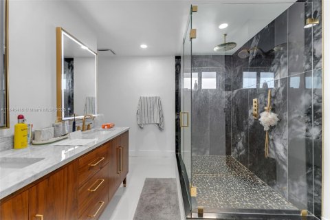 Casa en venta en Miami, Florida, 4 dormitorios, 170.2 m2 № 1845830 - foto 14