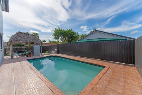 Casa en venta en Miami, Florida, 4 dormitorios, 170.2 m2 № 1845830 - foto 28
