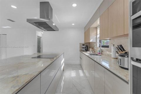 Casa en venta en Miami, Florida, 4 dormitorios, 170.2 m2 № 1845830 - foto 8
