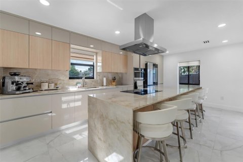 Casa en venta en Miami, Florida, 4 dormitorios, 170.2 m2 № 1845830 - foto 9