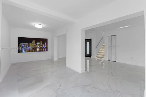 Casa en venta en Miami, Florida, 4 dormitorios, 170.2 m2 № 1845830 - foto 7