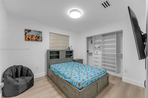 Casa en venta en Miami, Florida, 4 dormitorios, 170.2 m2 № 1845830 - foto 21