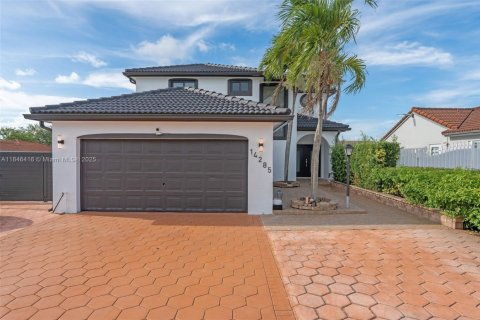 Casa en venta en Miami, Florida, 4 dormitorios, 170.2 m2 № 1845830 - foto 2