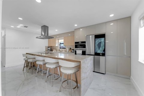 Casa en venta en Miami, Florida, 4 dormitorios, 170.2 m2 № 1845830 - foto 1