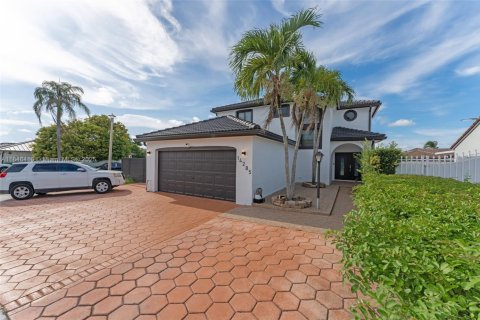 Casa en venta en Miami, Florida, 4 dormitorios, 170.2 m2 № 1845830 - foto 4