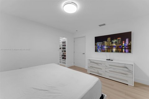 Casa en venta en Miami, Florida, 4 dormitorios, 170.2 m2 № 1845830 - foto 16