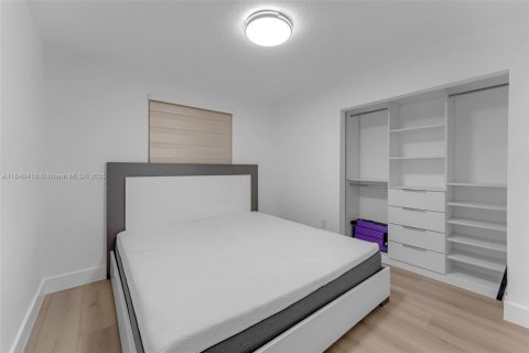 Casa en venta en Miami, Florida, 4 dormitorios, 170.2 m2 № 1845830 - foto 23