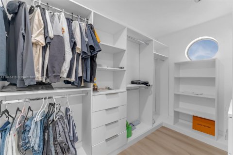 Casa en venta en Miami, Florida, 4 dormitorios, 170.2 m2 № 1845830 - foto 18