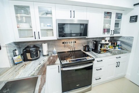 Condo in Miramar, Florida, 3 bedrooms  № 1974254 - photo 7