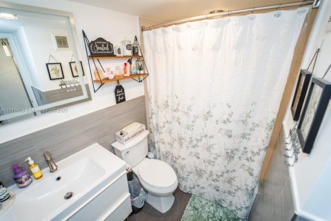 Condo in Miramar, Florida, 3 bedrooms  № 1974254 - photo 14