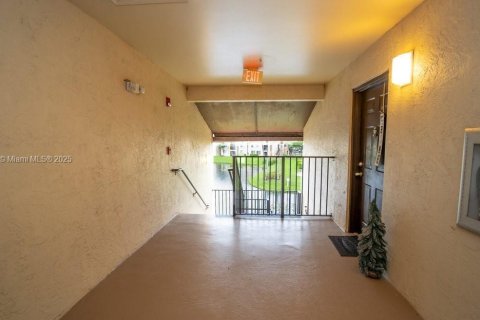 Condo in Miramar, Florida, 3 bedrooms  № 1974254 - photo 3