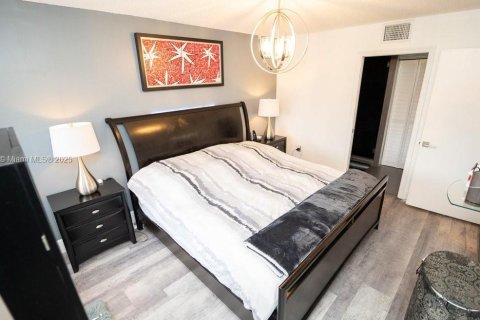 Condo in Miramar, Florida, 3 bedrooms  № 1974254 - photo 17