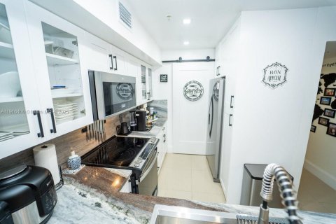 Condo in Miramar, Florida, 3 bedrooms  № 1974254 - photo 8