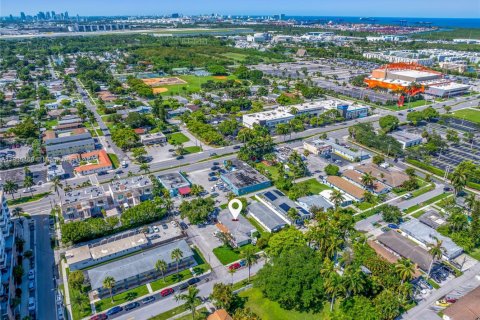 Commercial property in Dania Beach, Florida № 1823863 - photo 9