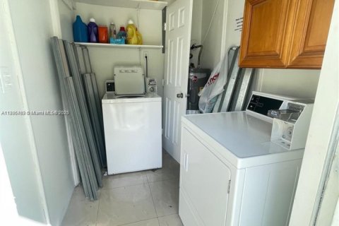 Commercial property in Dania Beach, Florida № 1823863 - photo 14