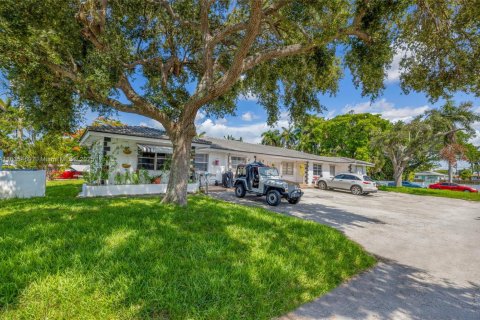 Commercial property in Dania Beach, Florida № 1823863 - photo 2