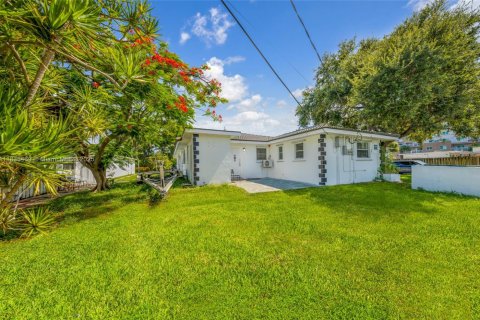 Commercial property in Dania Beach, Florida № 1823863 - photo 4