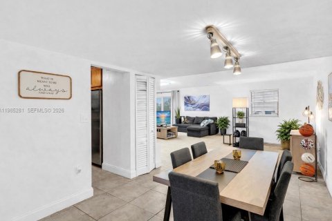 Condominio en venta en Miami Beach, Florida, 2 dormitorios, 92.25 m2 № 2050987 - foto 8