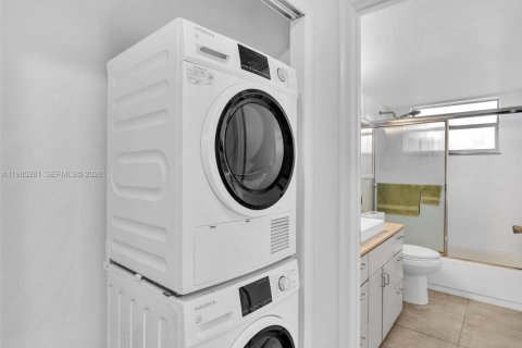 Condominio en venta en Miami Beach, Florida, 2 dormitorios, 92.25 m2 № 2050987 - foto 14