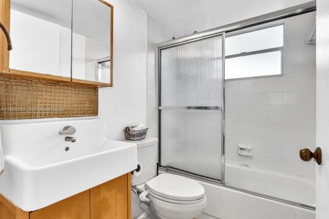 Condominio en venta en Miami Beach, Florida, 2 dormitorios, 92.25 m2 № 2050987 - foto 21