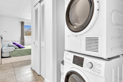 Condominio en venta en Miami Beach, Florida, 2 dormitorios, 92.25 m2 № 2050987 - foto 22