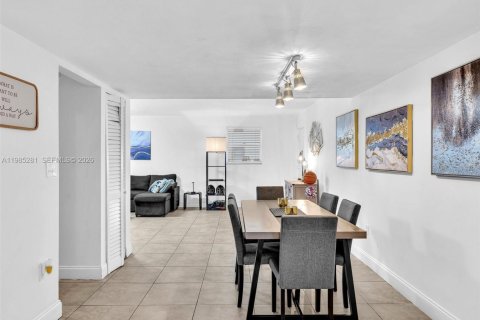 Condominio en venta en Miami Beach, Florida, 2 dormitorios, 92.25 m2 № 2050987 - foto 11