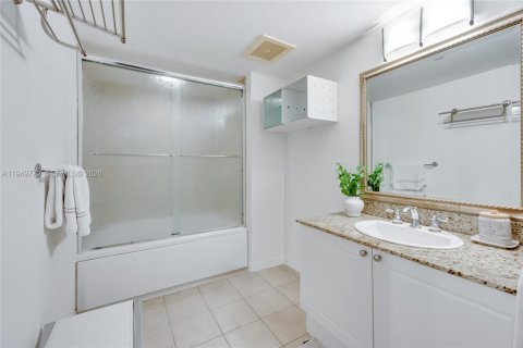 Снять в аренду кондоминиум в Авентура, Флорида 2 спальни, 109.16м2, № 2005539 - фото 13