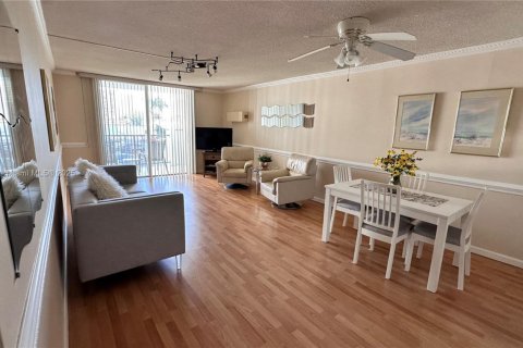 Copropriété à louer à Aventura, Floride: 1 chambre, 71.16 m2 № 1887399 - photo 13