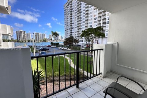 Copropriété à louer à Aventura, Floride: 1 chambre, 71.16 m2 № 1887399 - photo 1