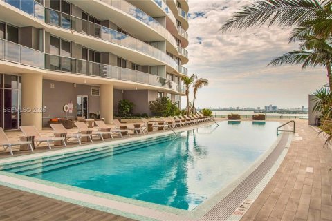 Condominio en venta en Miami, Florida, 1 dormitorio, 90.95 m2 № 2084995 - foto 3