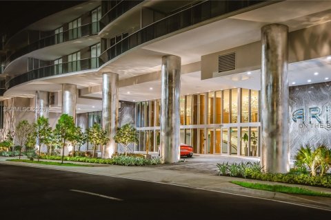 Condominio en venta en Miami, Florida, 1 dormitorio, 90.95 m2 № 2084995 - foto 11