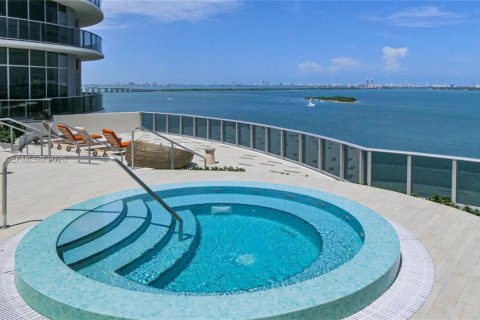 Condominio en venta en Miami, Florida, 1 dormitorio, 90.95 m2 № 2084995 - foto 6